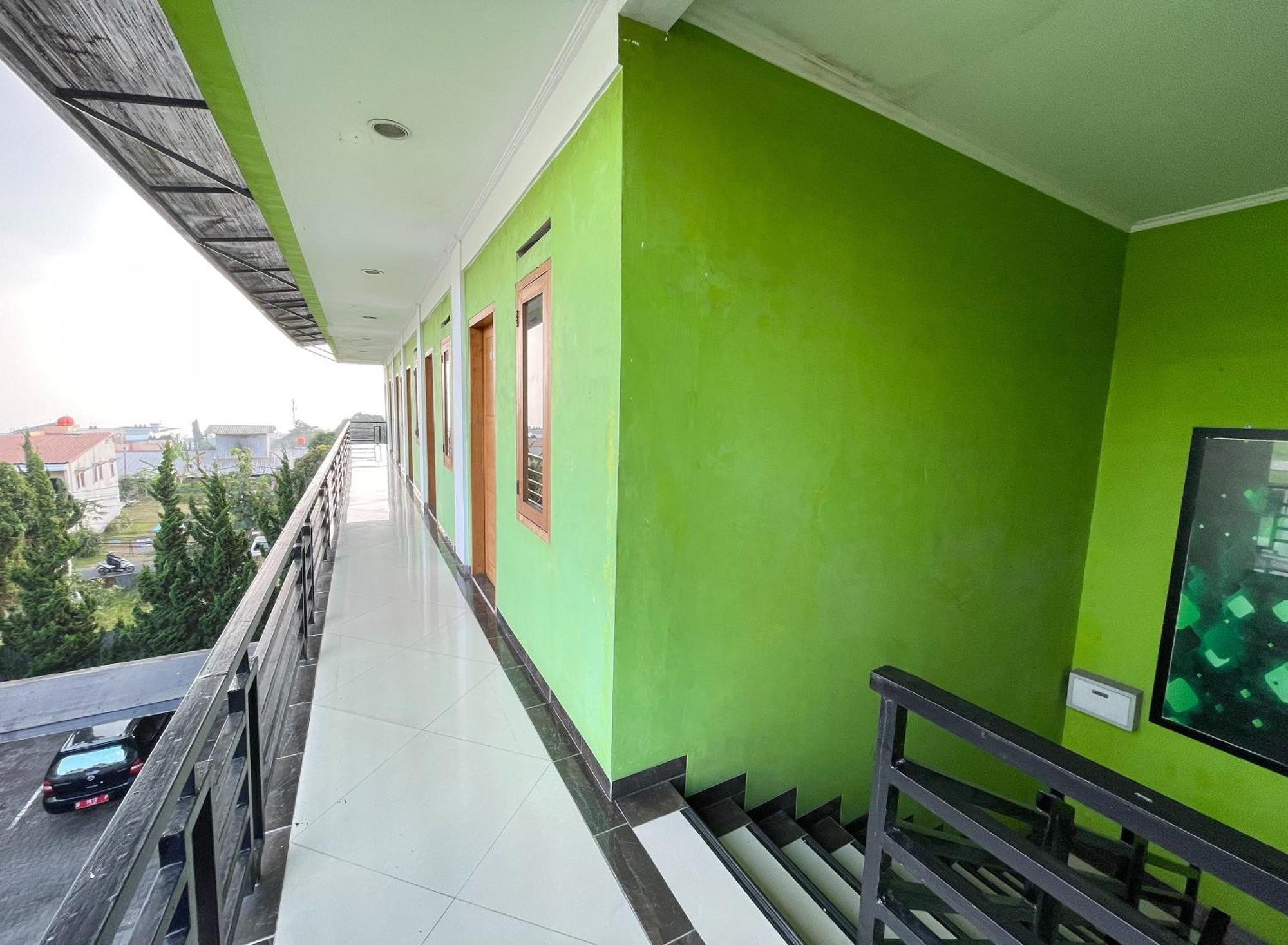 Hotel Cemara Hijau Bandung Bagian luar foto